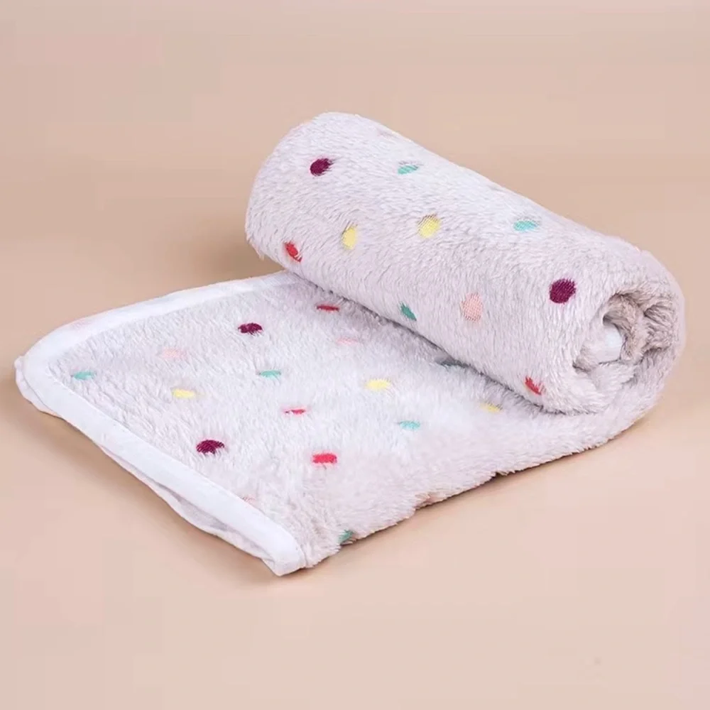 Keep Your Furry Friends Cozy & Warm with this Soft Fluffy Fleece Pet Blanket!